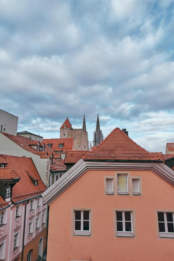 Hotel Roter Hahn Ratisbona Exterior foto