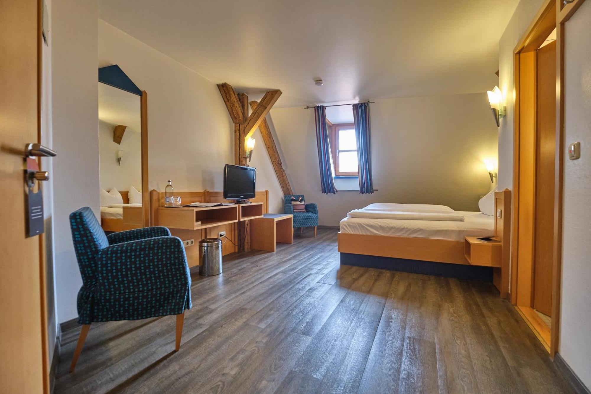 Hotel Roter Hahn Ratisbona Exterior foto