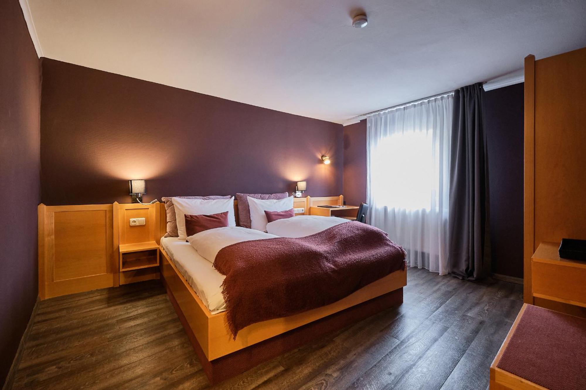 Hotel Roter Hahn Ratisbona Exterior foto